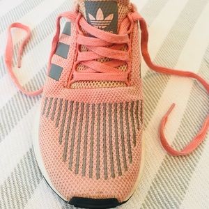 adidas swift run trace pink & grey shoes